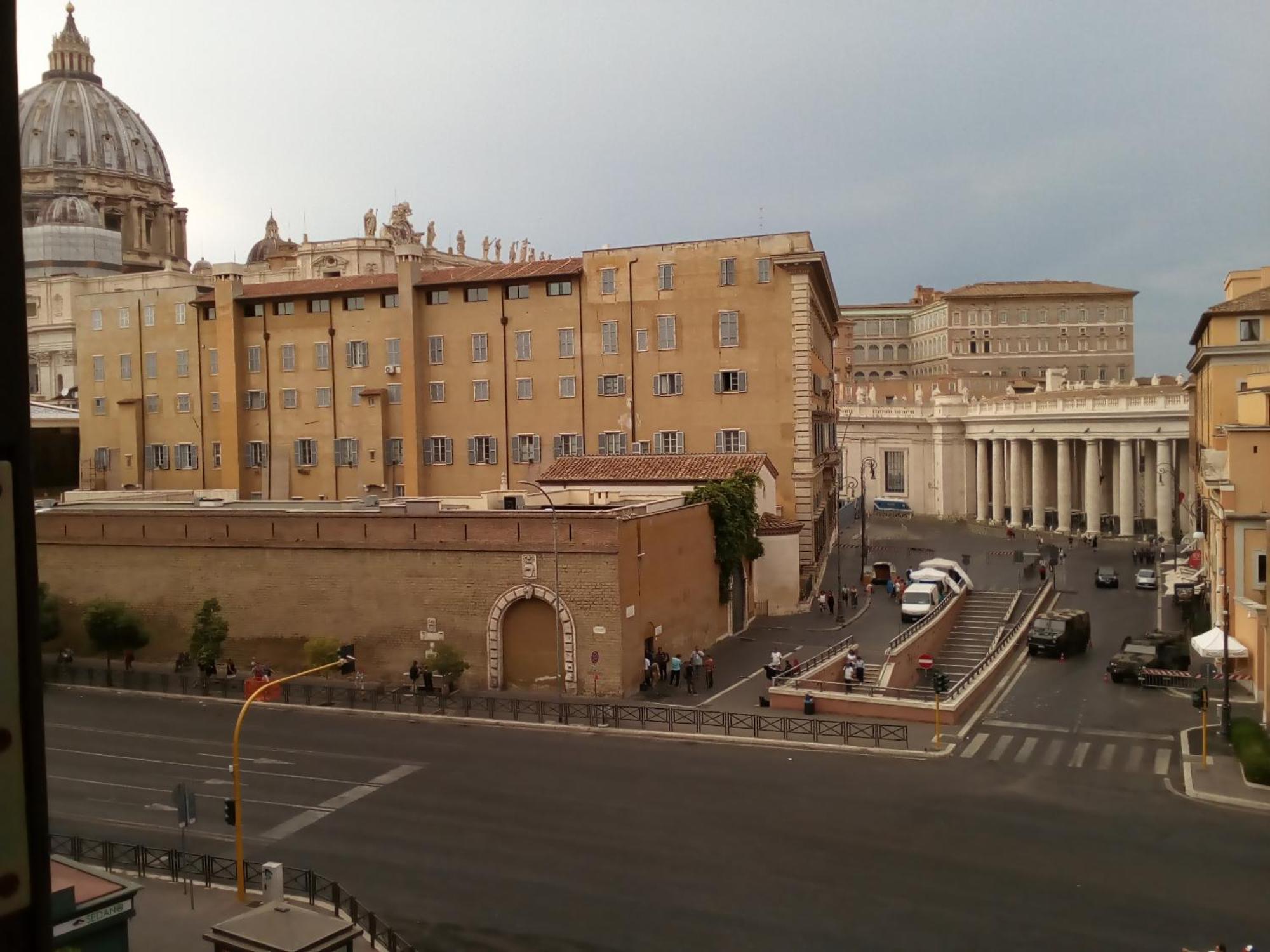 Steps From The Vatican Guesthouse Exteriör bild